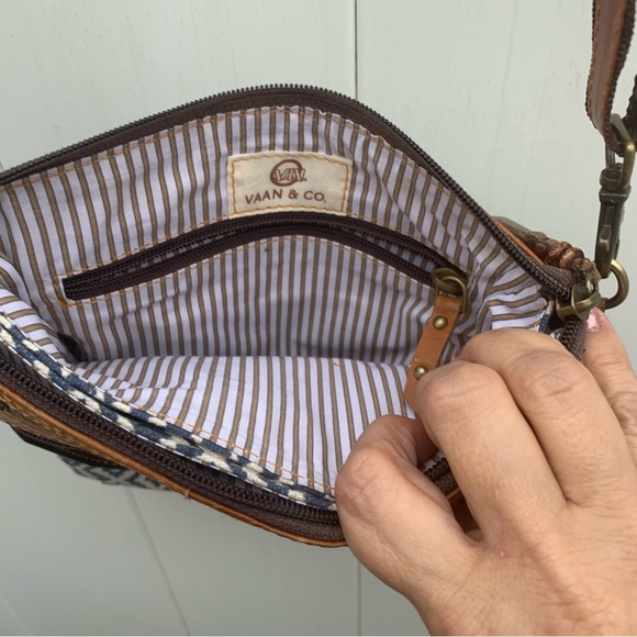 VAAN & CO. Nomad Athens Crossbody - Picture 7 of 16